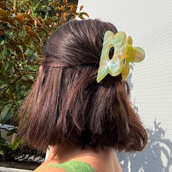 Flower Hair Claw Clip in Jade Swirl - Chunks | Sephora